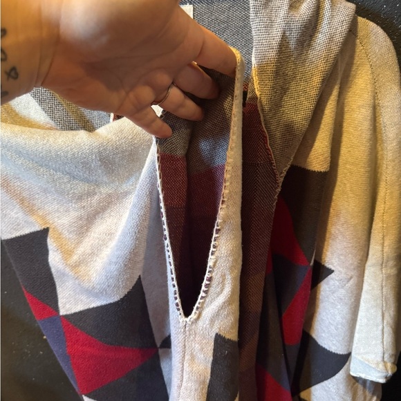 Billabong Cream, Blue and Red Hooded Short Sleeve Cardigan Size Medium - Picture 3 of 5